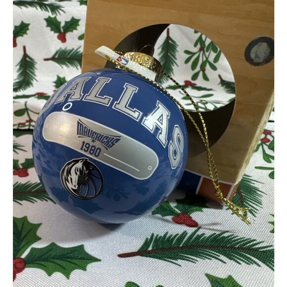 NBA Dallas Mavericks Vintage 1980 Glass Christmas Ball Ornament In Original Box - Picture 6 of 16